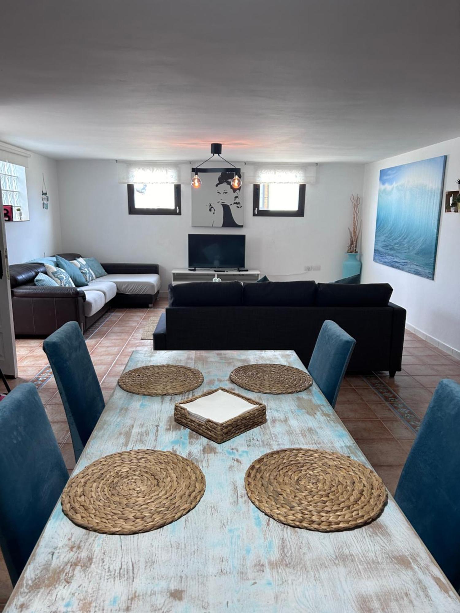 Large Studio Apartment! กอสตา เตกีสเซ ภายนอก รูปภาพ