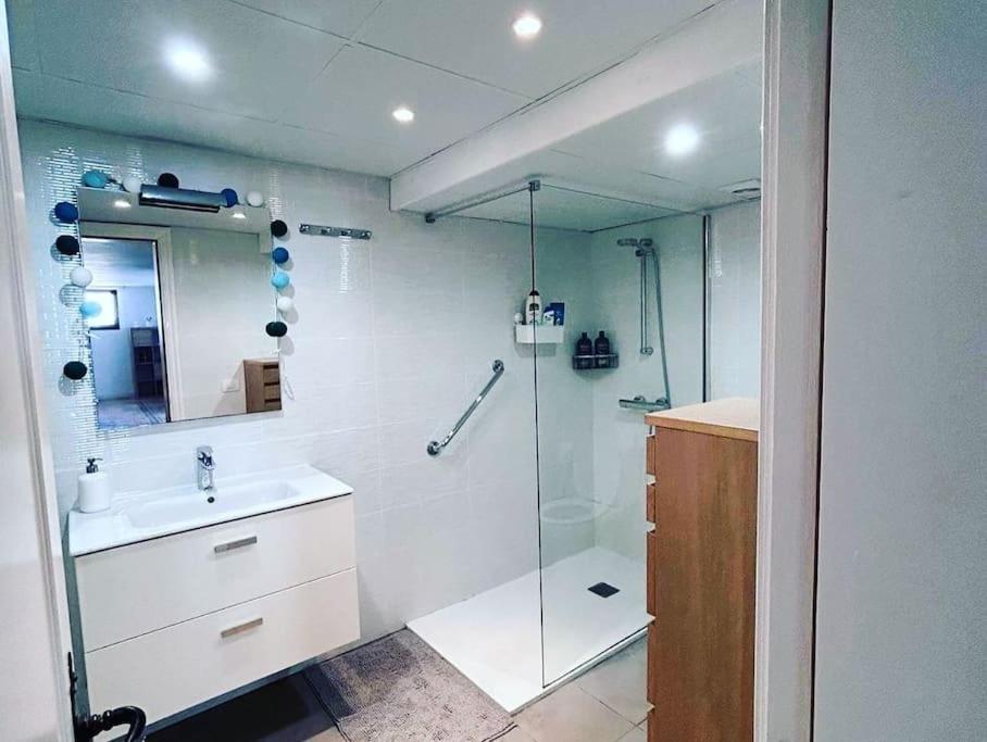 Large Studio Apartment! กอสตา เตกีสเซ ภายนอก รูปภาพ