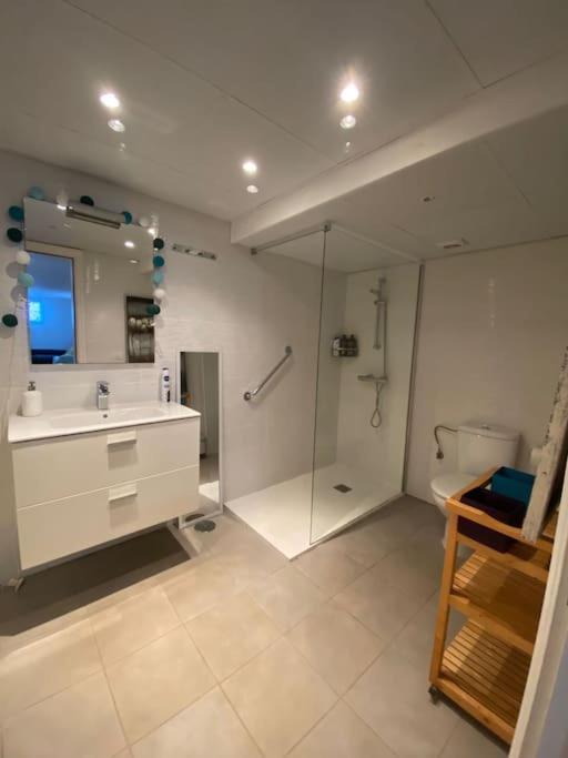 Large Studio Apartment! กอสตา เตกีสเซ ภายนอก รูปภาพ